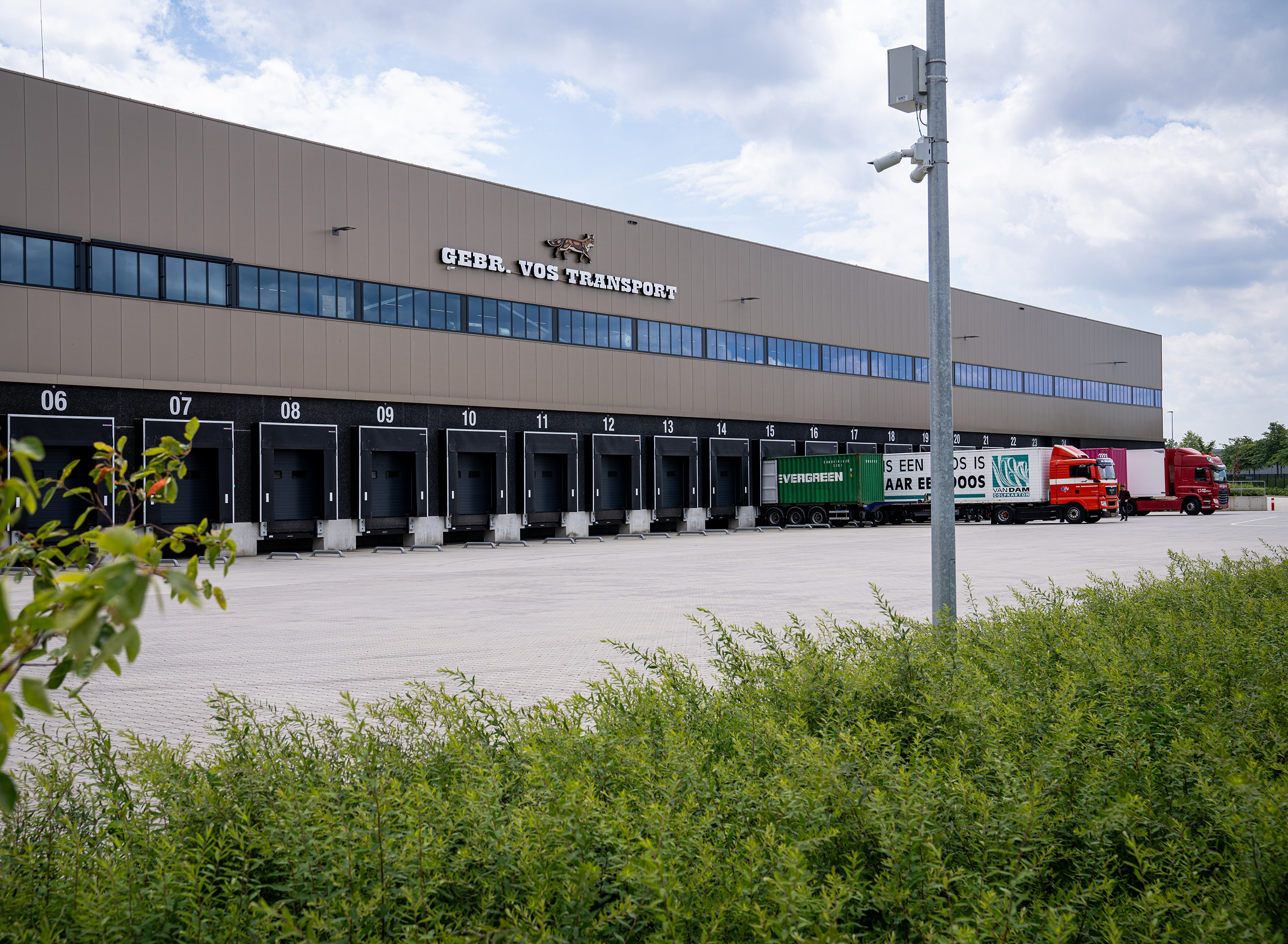 100 jaar Vos transport – van recessie opklimmen naar uitbreiding tot ruim 50.000 m2