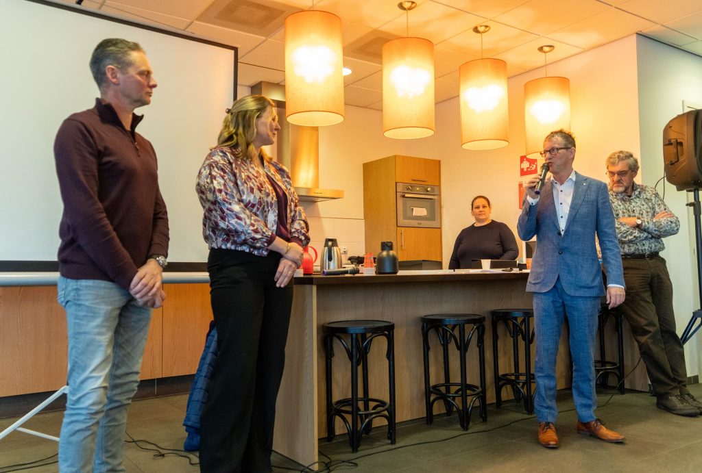 Jubilarissen worden toegesproken