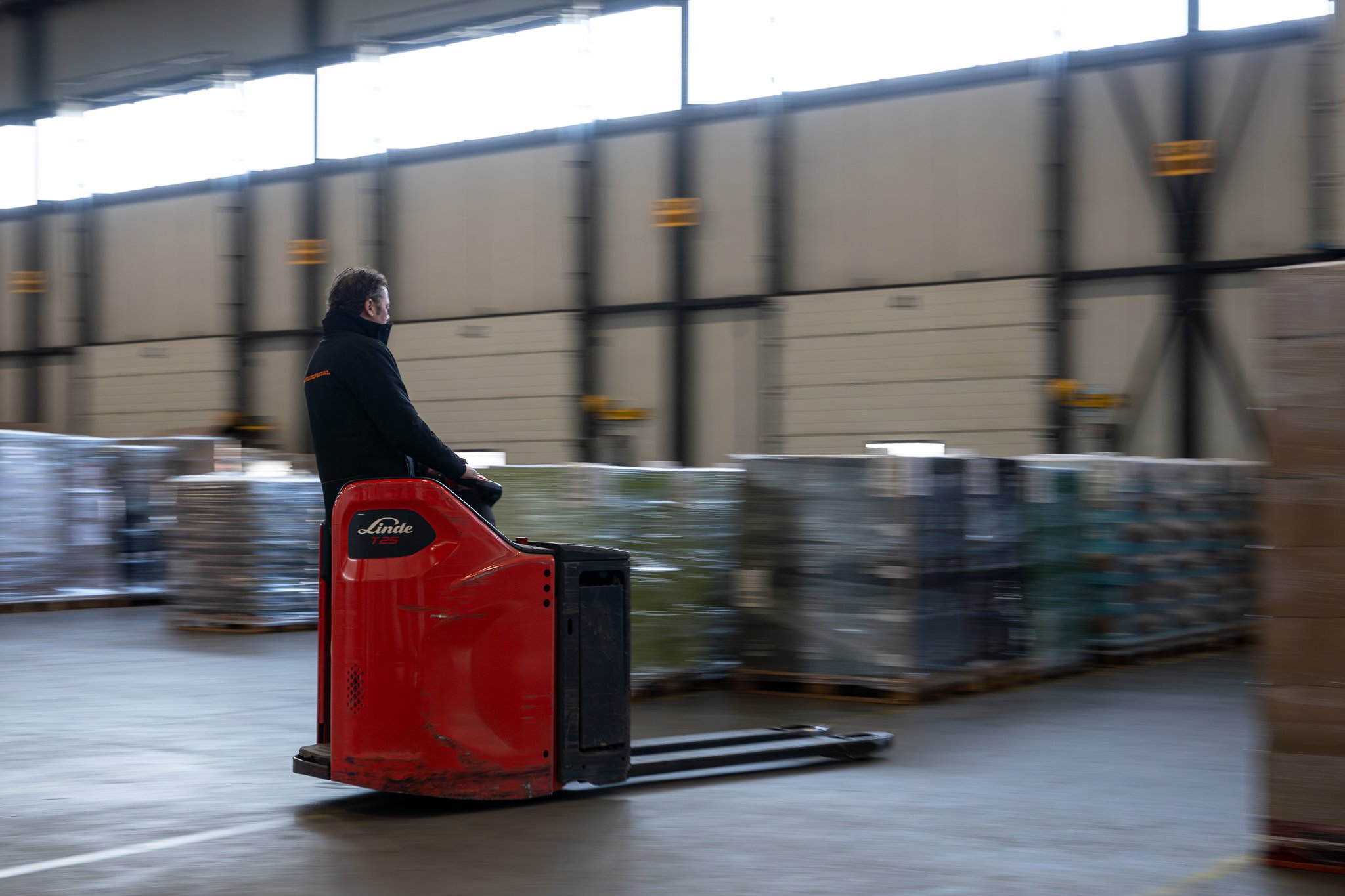 Warehouse-Vos-Transport-EPT-chauffeur01