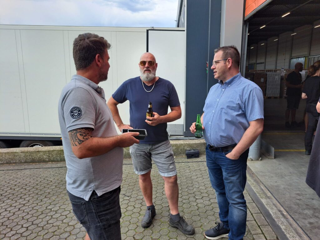 Frietkar trakteert collega's Vos Transport op zomerse verrassing01