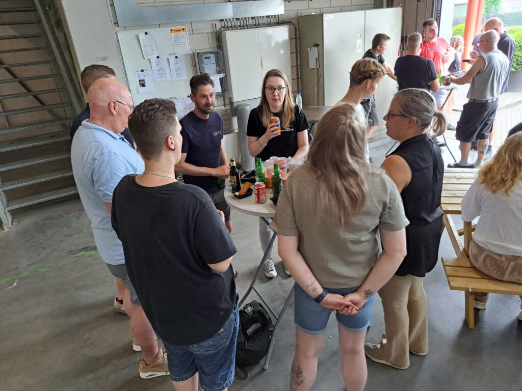 Frietkar trakteert collega's Vos Transport op zomerse verrassing03