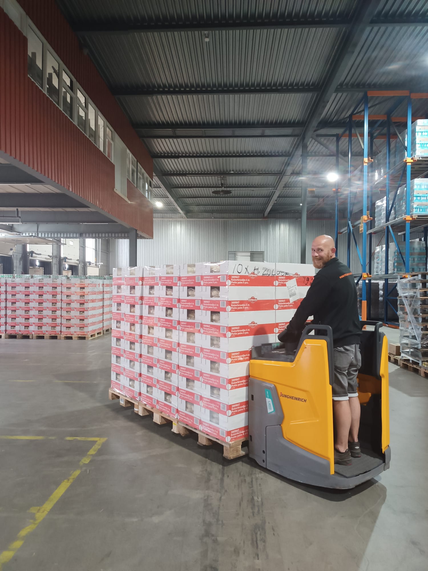 Uitbreiding intern transportmaterieel versterkt logistieke operatie in onze warehouses