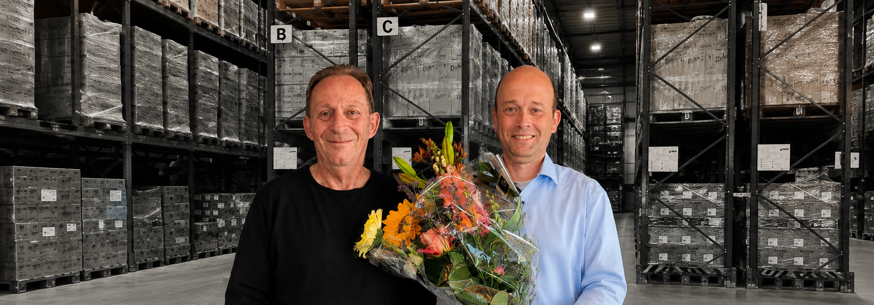 Twee collega’s vieren 25-jarig jubileum bij Vos Transport